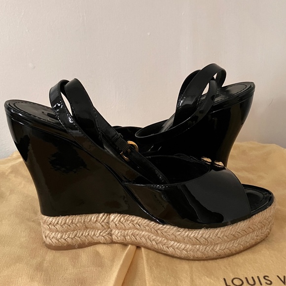 LOUIS VUITTON PATENT LEATHER WEDGES - Picture 15 of 15